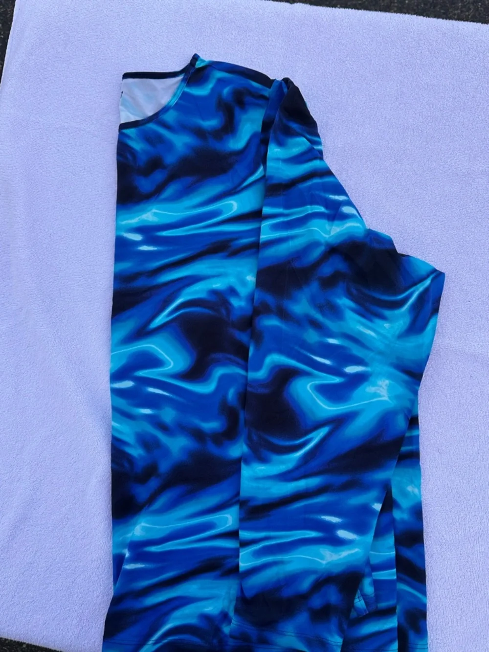 Lands' End Blue Wave Scoop Neck rash guard - Picture 2 of 3